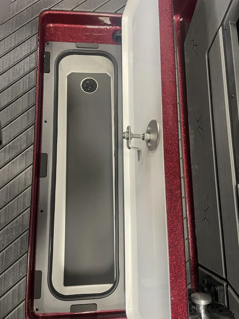 Slide: The Image of Vexus Boats DVX22s 2025 - 19