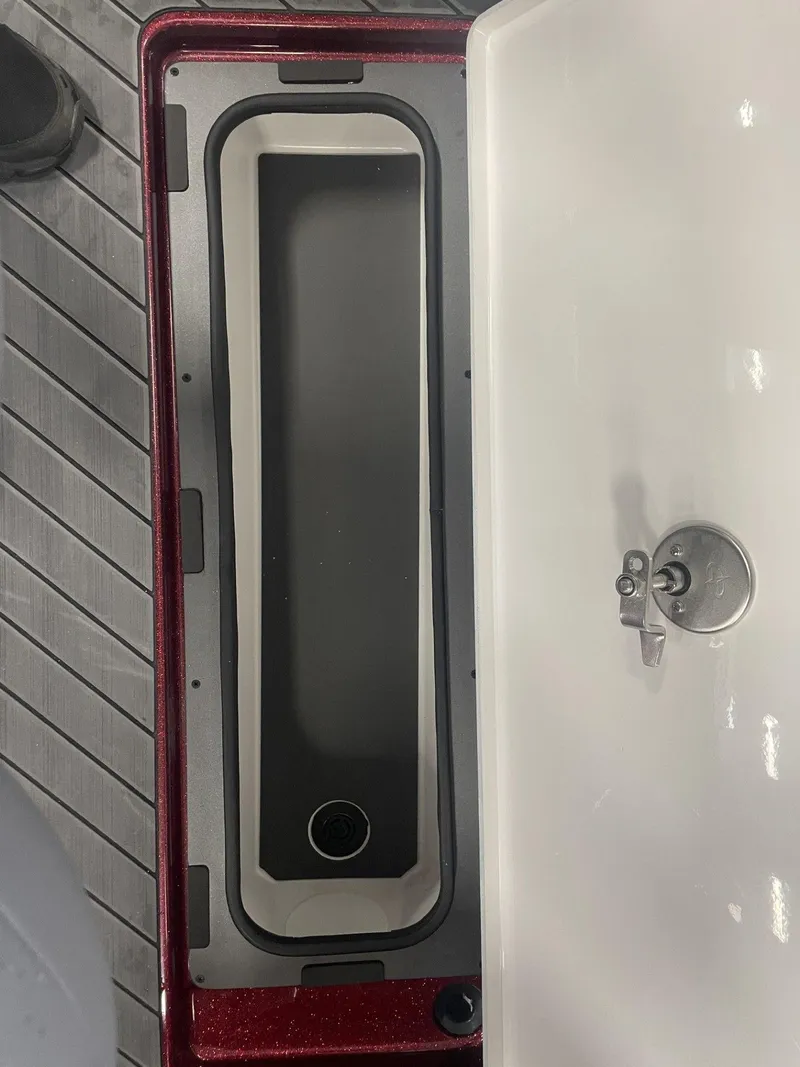 Slide: The Image of Vexus Boats DVX22s 2025 - 21