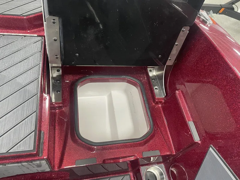 Slide: The Image of Vexus Boats DVX22s 2025 - 23