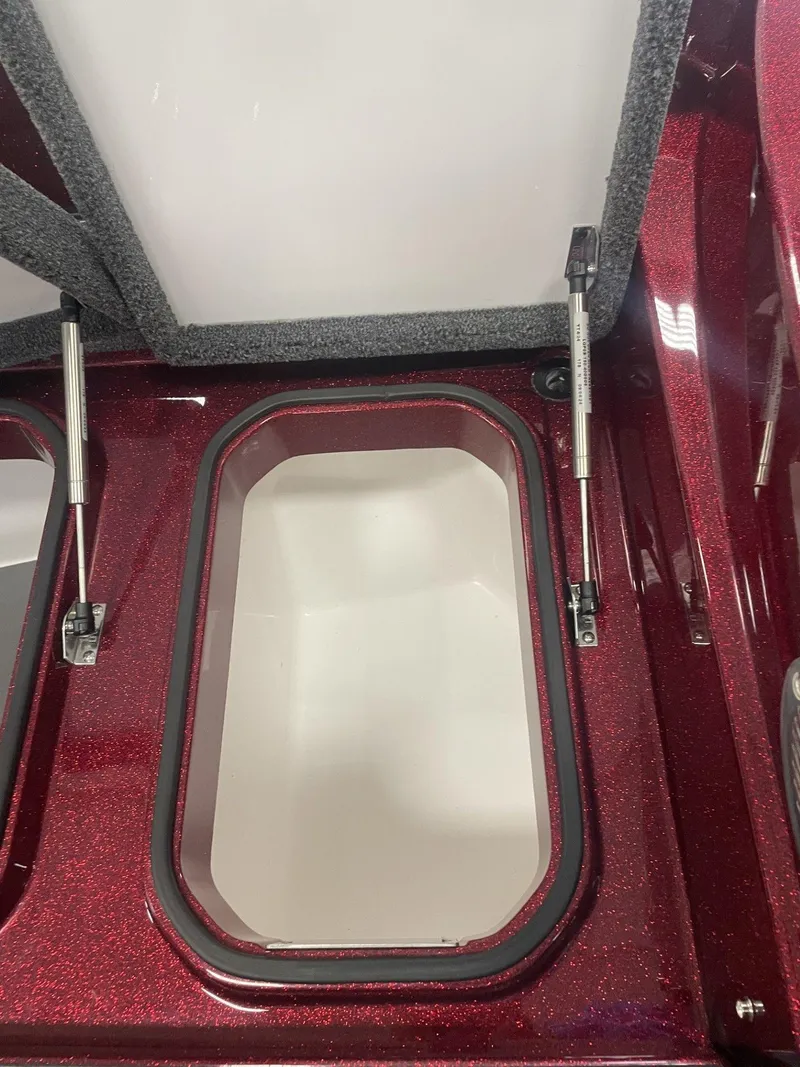 Slide: The Image of Vexus Boats DVX22s 2025 - 33