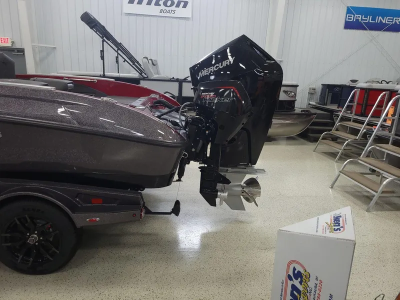 Slide: The Image of Vexus Boats DVX22s 2025 - 4