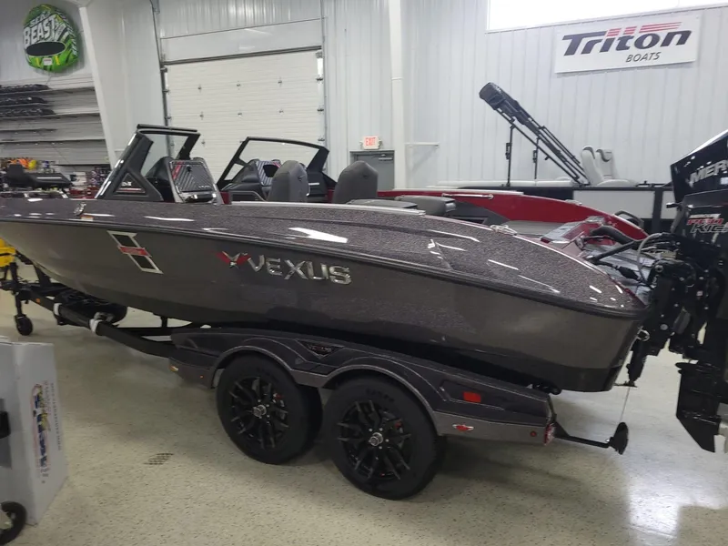Slide: The Image of Vexus Boats DVX22s 2025 - 5
