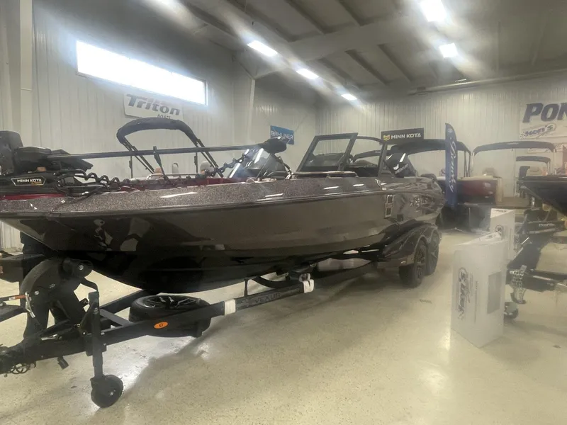 Slide: The Image of Vexus Boats DVX22s 2025 - 7