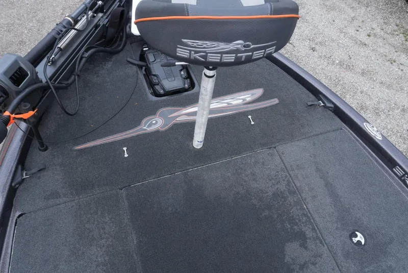Slide: The Image of 2018 Skeeter ZX200 boat deck with seat and fishing rod holders. - 17