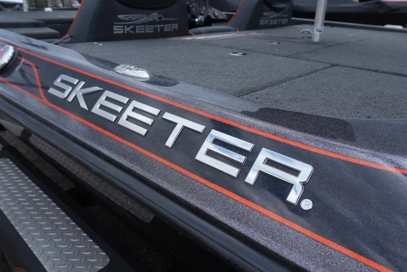 Slide: The Image of 2018 Skeeter ZX200 boat with sleek design and prominent logo. - 4