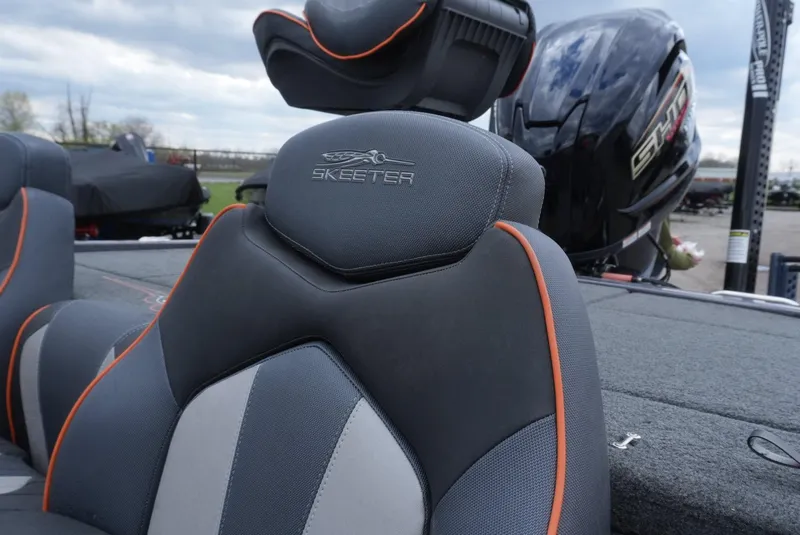 Slide: The Image of 2018 Skeeter ZX200 boat seat with logo, featuring sleek design and comfortable padding. - 6
