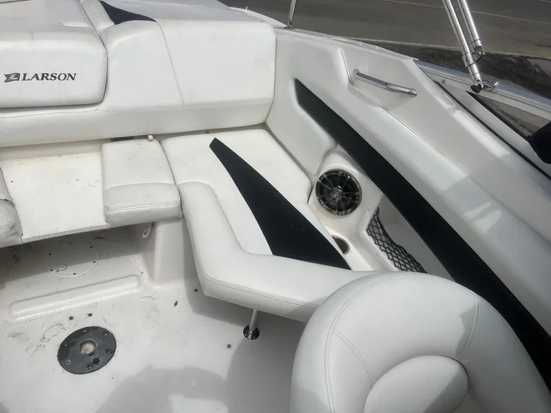 Slide: The Image of Interior of 2008 Larson 206 Sensa boat with white seating and speaker. - 9