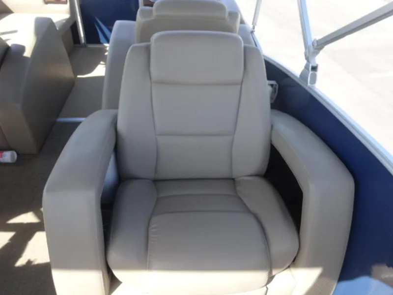 Slide: The Image of Beige captain's chair on 2014 Sanpan SP 2500 DL pontoon boat. - 7