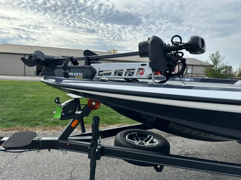 Slide: The Image of 2024 Skeeter ZXR19 boat with Minn Kota Ultrex trolling motor on trailer. - 14