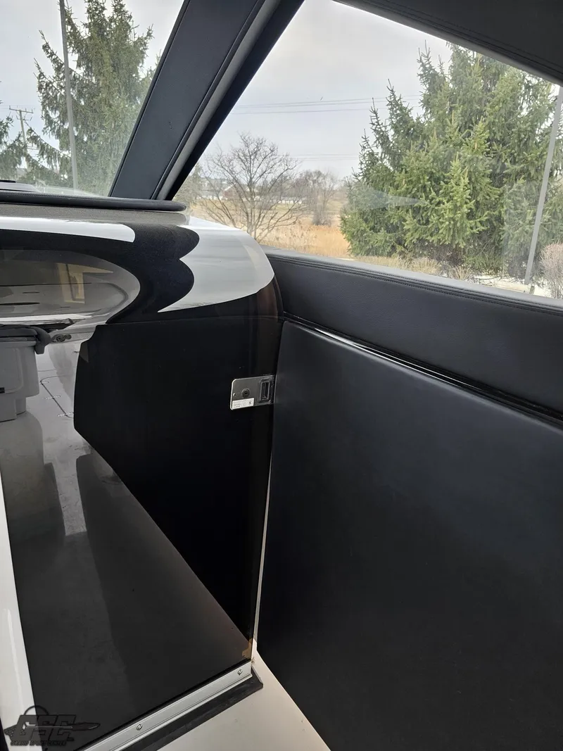 Slide: The Image of Mystic Powerboats M5200 2023 - 61