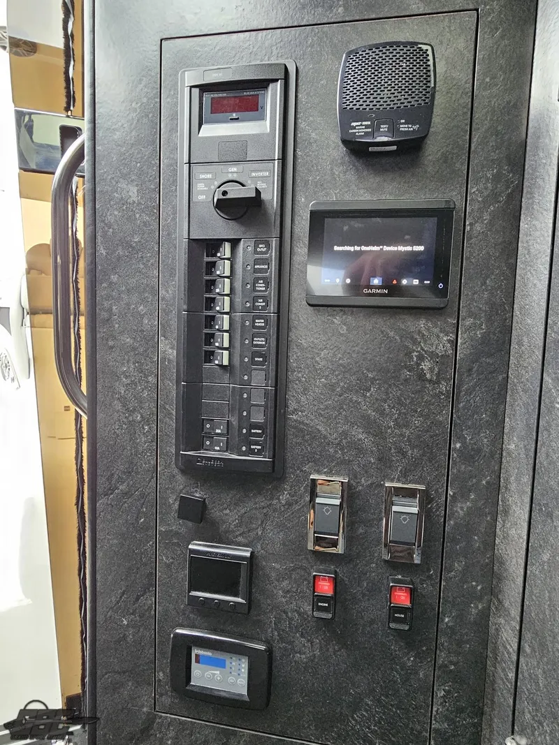 Slide: The Image of Mystic Powerboats M5200 2023 - 64