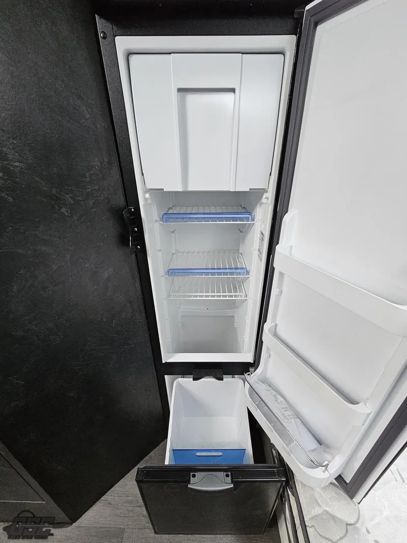 Slide: The Image of Mystic Powerboats M5200 2023 - 71