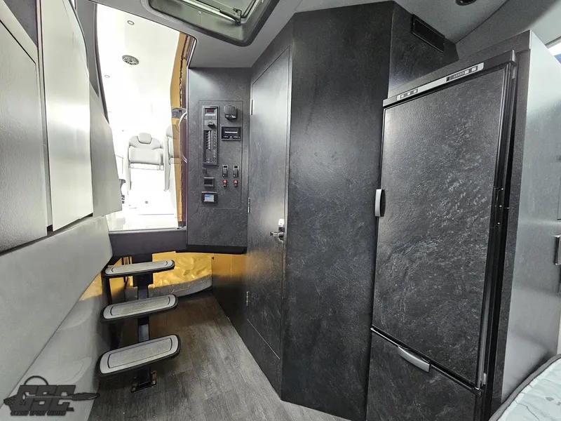 Slide: The Image of Mystic Powerboats M5200 2023 - 72