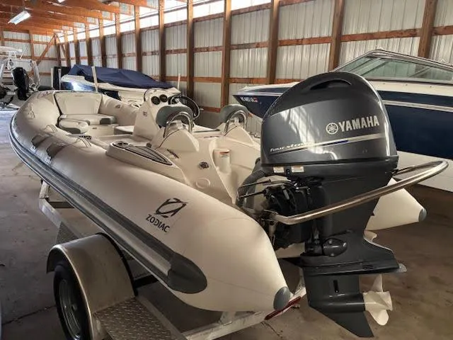 Slide: The Image of Zodiac Yacht Line 490 DL NEO 2022 - 4