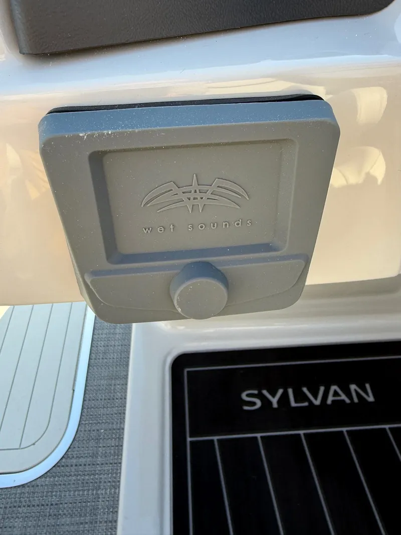 Slide: The Image of 2025 Sylvan L-3 LZ boat with Wet Sounds audio system detail. - 20