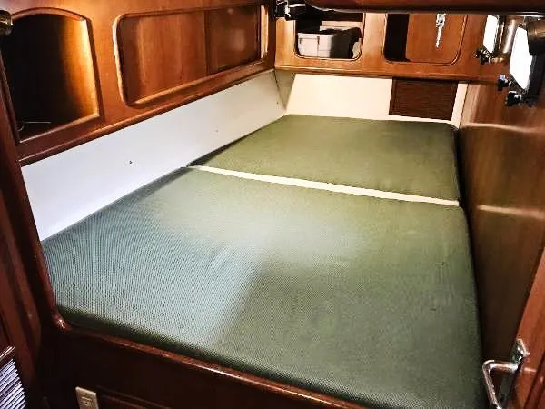 Slide: The Image of Aft Cabin Berth - 33