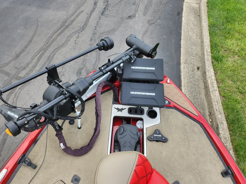 Slide: The Image of 2020 Vexus VX20 boat deck with Humminbird electronics and trolling motor. - 18