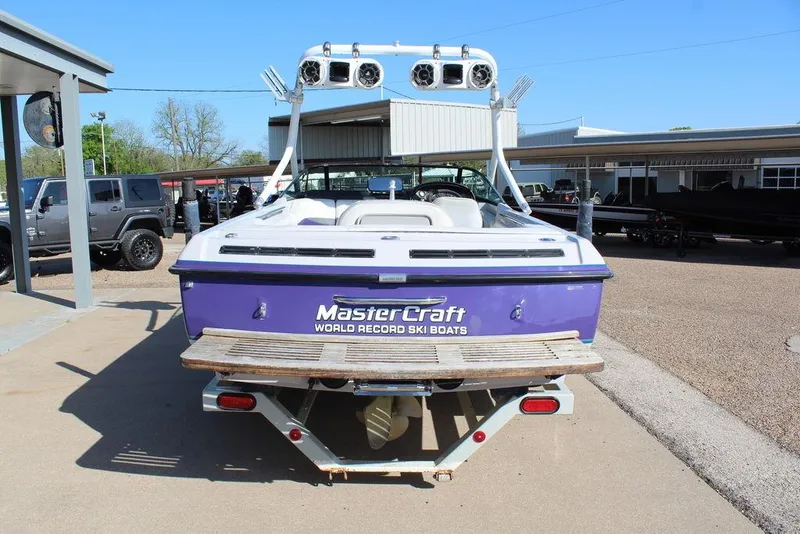 Slide: The Image of 1994 MasterCraft 190 Pro Star boat, rear view, parked outdoors. - 3