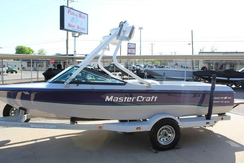 Slide: The Image of 1994 MasterCraft 190 Pro Star boat on trailer at dealership. - 5