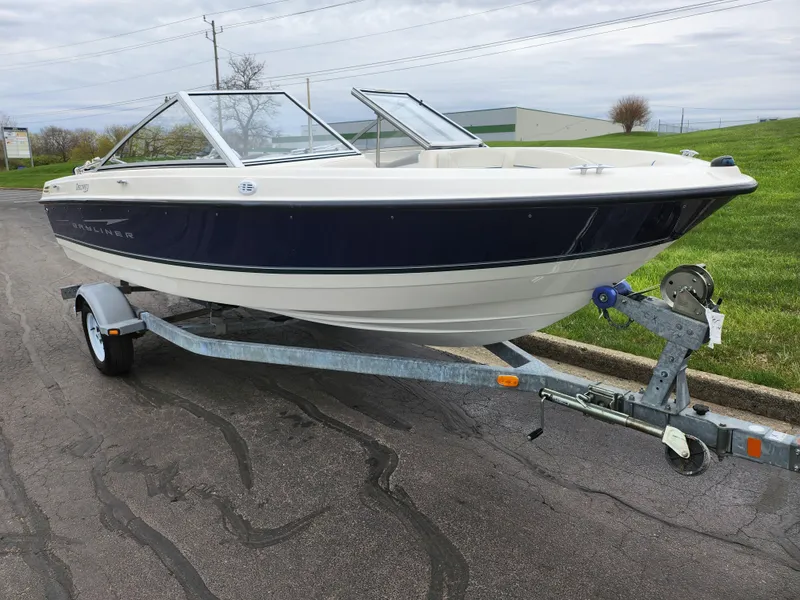 Slide: The Image of 2007 Bayliner Discovery 195 boat on trailer, parked on a paved road. - 5