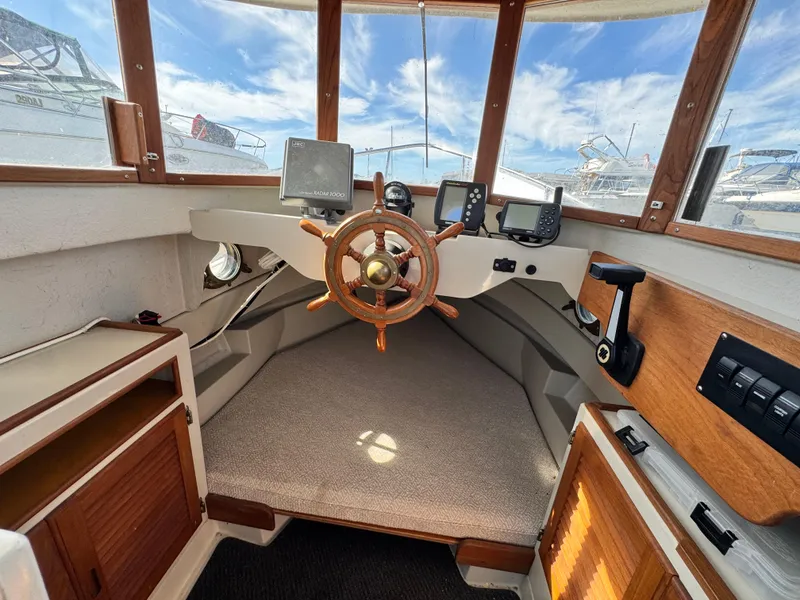 Slide: The Image of Ranger Tug R-21 2001 - 6