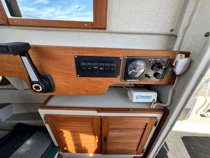 Slide: The Image of Ranger Tug R-21 2001 - 8