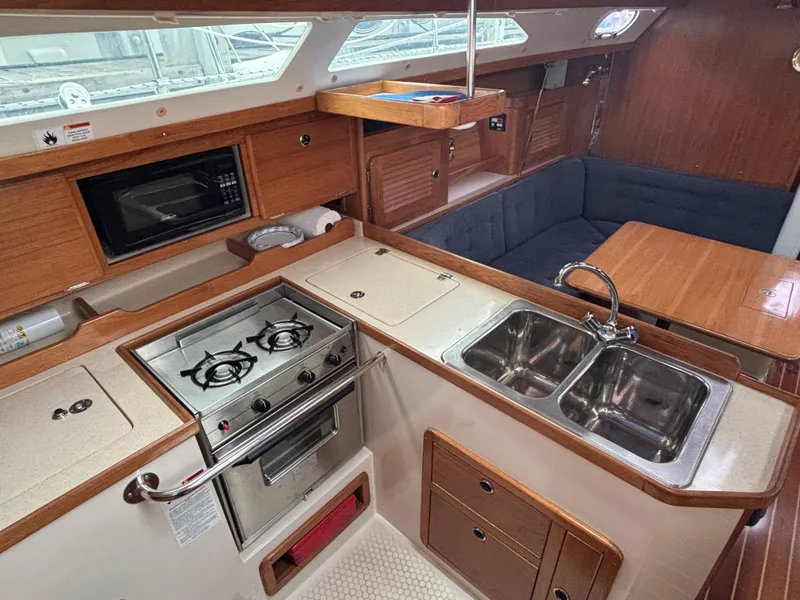 Slide: The Image of Catalina 36 MkII 2002 - 60