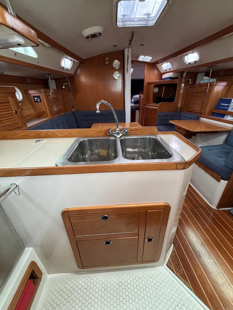 Slide: The Image of Catalina 36 MkII 2002 - 80