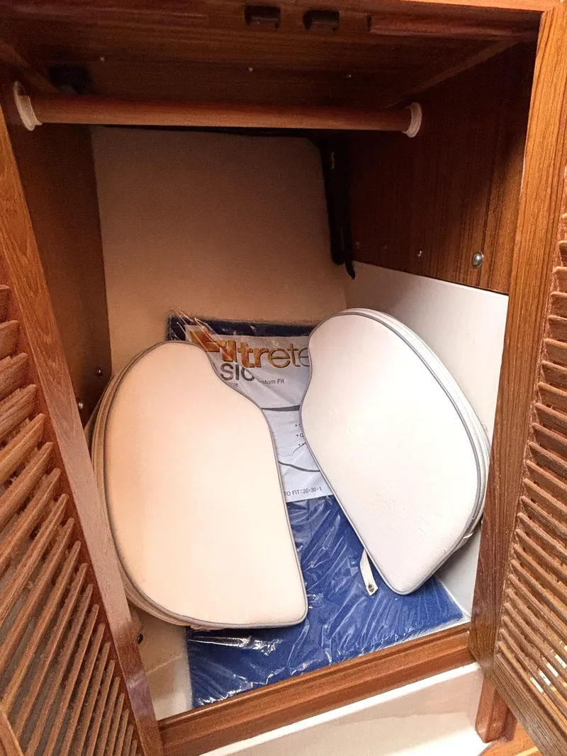 Slide: The Image of Catalina 36 MkII 2002 - 96