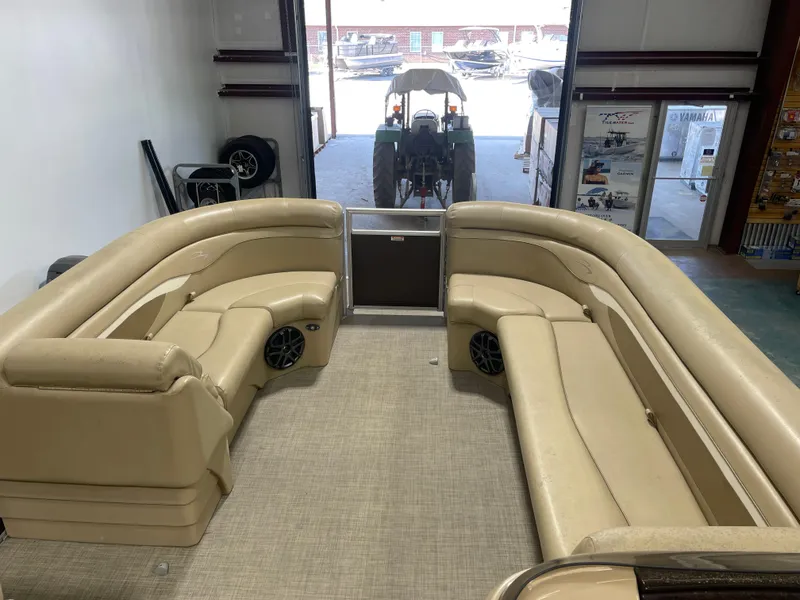 Slide: The Image of Bennington 22SLX 2016 - 16