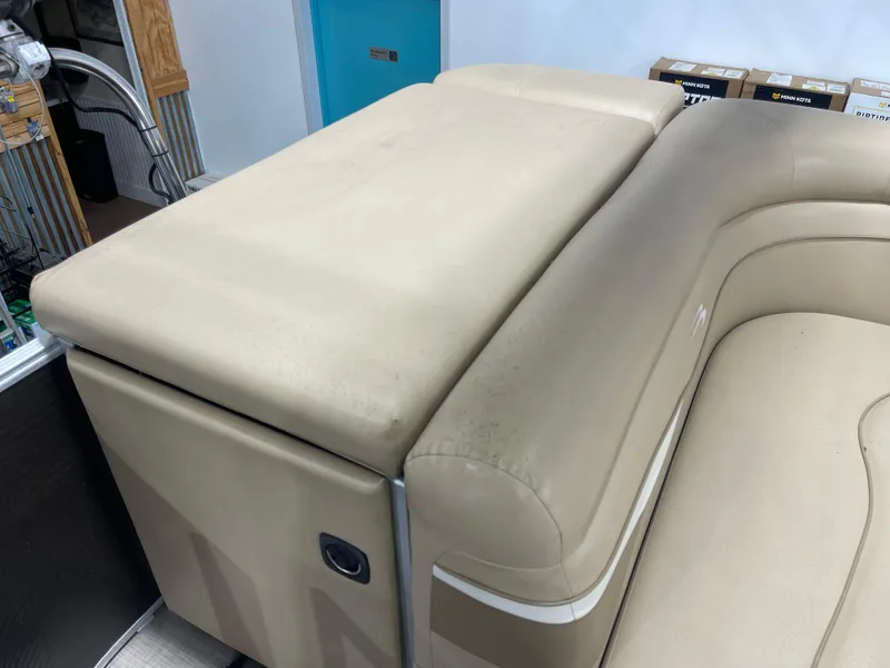 Slide: The Image of Bennington 22SLX 2016 - 17