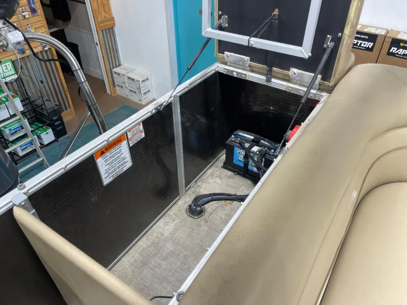 Slide: The Image of Bennington 22SLX 2016 - 18