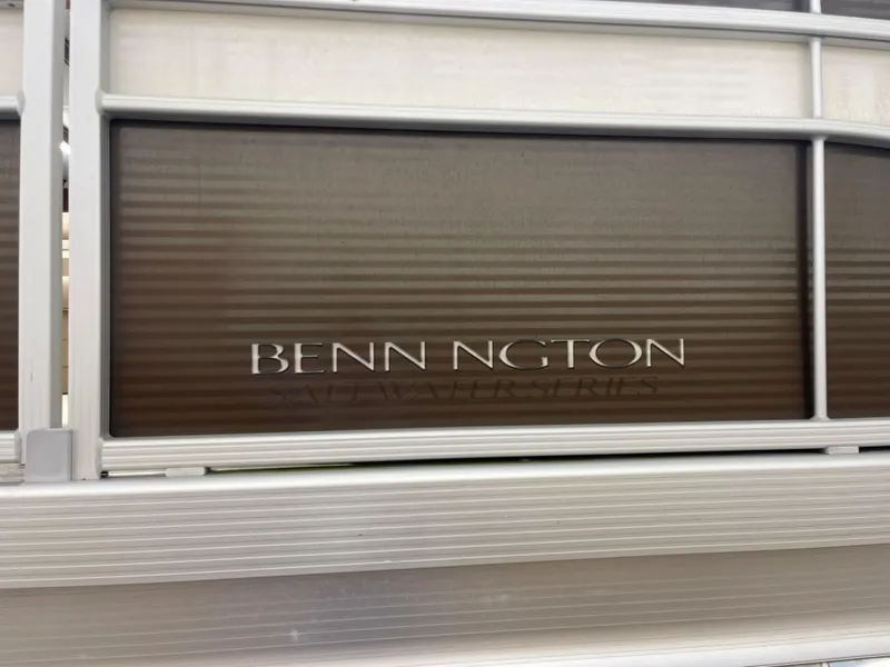 Slide: The Image of Bennington 22SLX 2016 - 19