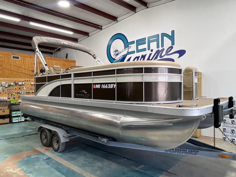 Slide: The Image of Bennington 22SLX 2016 - 5