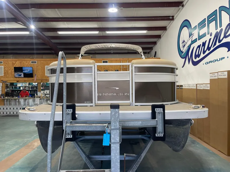 Slide: The Image of Bennington 22SLX 2016 - 6