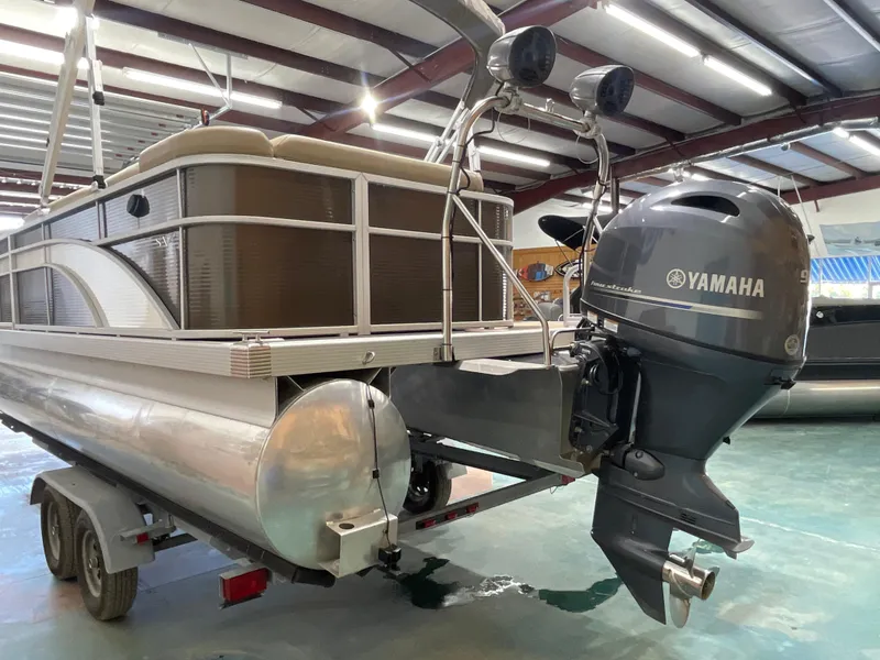 Slide: The Image of Bennington 22SLX 2016 - 8