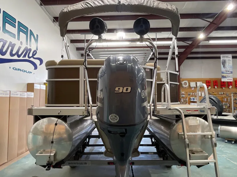 Slide: The Image of Bennington 22SLX 2016 - 9