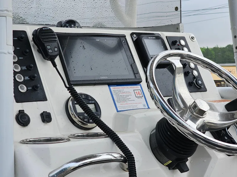 Slide: The Image of Robalo R180 2021 - 13