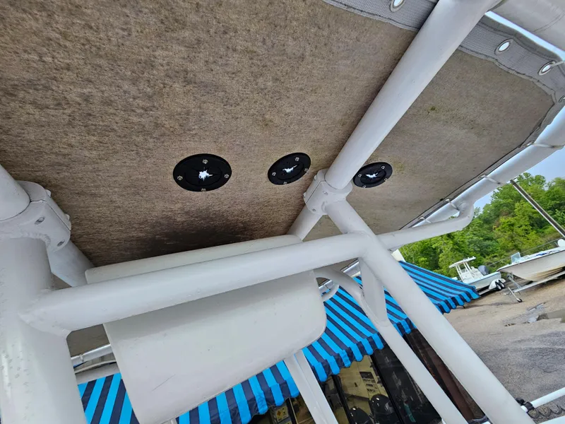 Slide: The Image of Robalo R180 2021 - 20