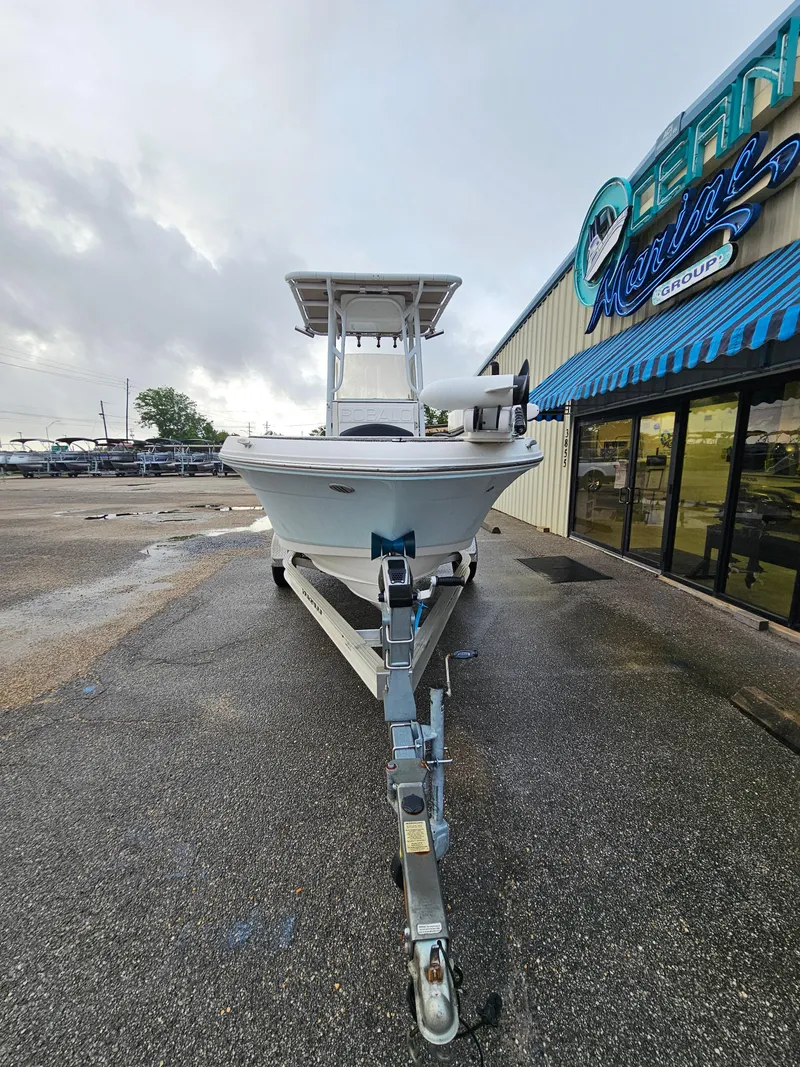 Slide: The Image of Robalo R180 2021 - 3