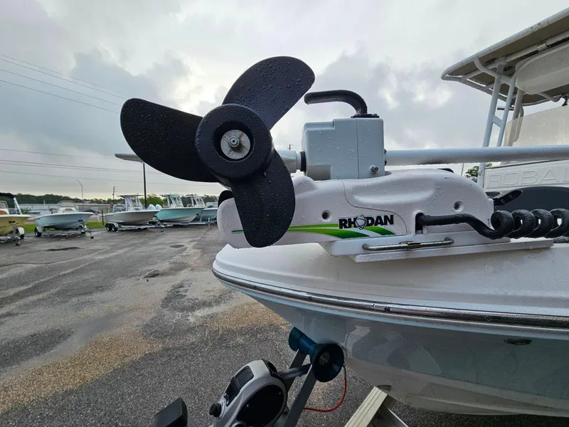 Slide: The Image of Robalo R180 2021 - 5