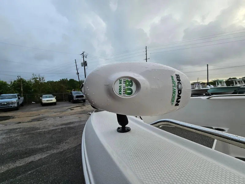 Slide: The Image of Robalo R180 2021 - 6