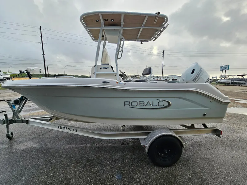 Slide: The Image of Robalo R180 2021 - 7