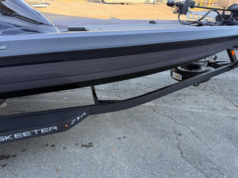 Slide: The Image of 2025 Skeeter ZXR 20 SE boat on trailer, side view, black finish. - 1