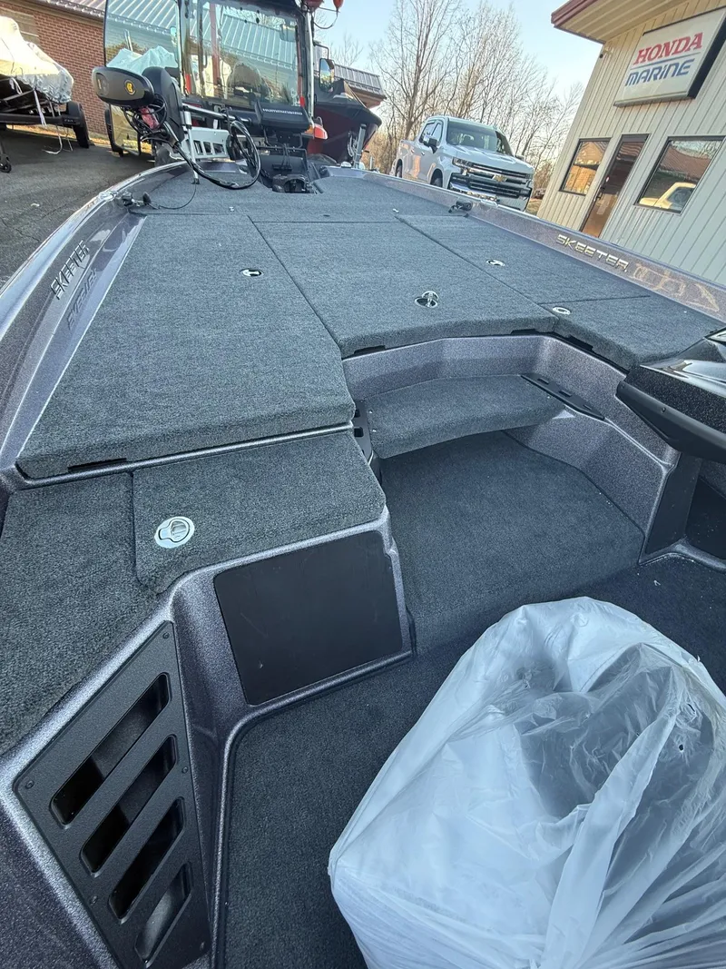 Slide: The Image of 2025 Skeeter ZXR 20 SE boat deck with storage compartments and sleek design. - 15