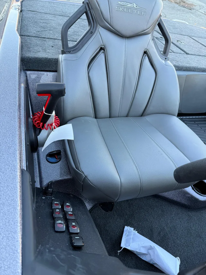 Slide: The Image of 2025 Skeeter ZXR 20 SE boat seat with control panel and safety features. - 9