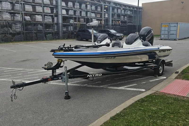 Slide: The Image of 2015 Nitro Z6DC boat on trailer in parking lot. - 4