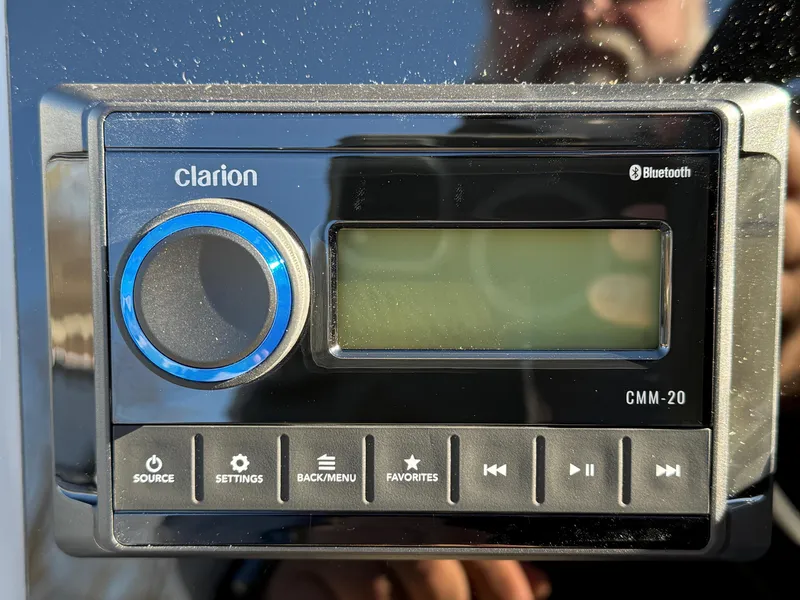 Slide: The Image of Clarion CMM-20 Bluetooth stereo system in Viaggio V22U, 2025 model. - 23