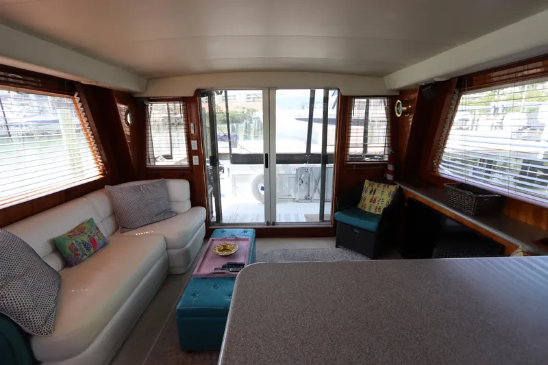 Slide: The Image of Interior of 2001 Navigator 4800 CLASSIC yacht with cozy seating and large windows. - 14