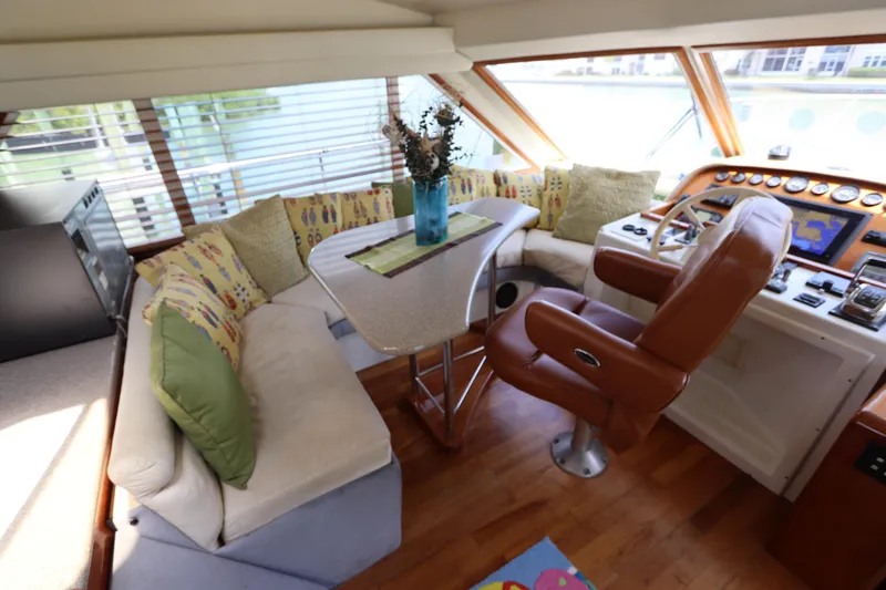 Slide: The Image of Interior of 2001 Navigator 4800 CLASSIC yacht with cozy seating and helm. - 29